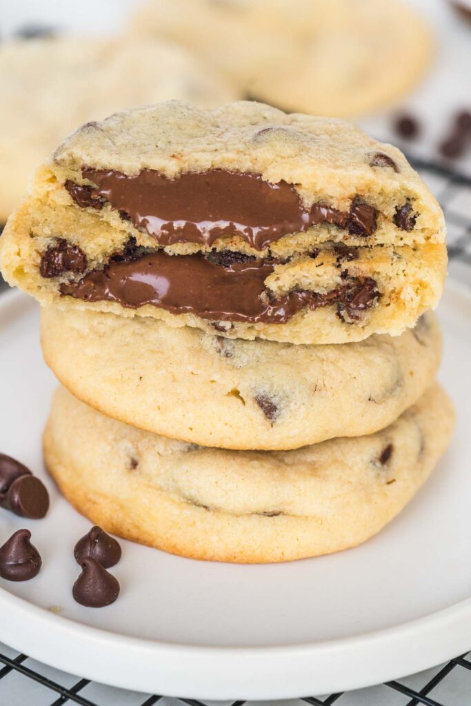 nutella stuffed chocolate chip cookies