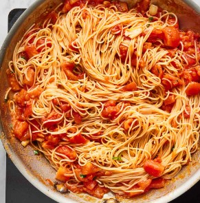 fresh tomato garlic pasta