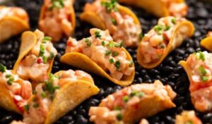 Prawn cocktail mini tacos